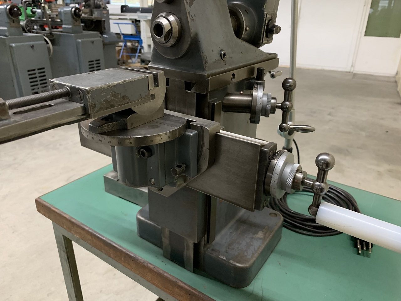Milling/UNIVERSAL MILLING MACHINE ACIERA F-1