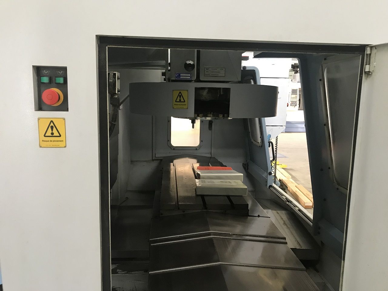 Vertical Machining Centres/VERTICAL MACHINING CENTER SCHAUBLIN TYPE 100-CNC