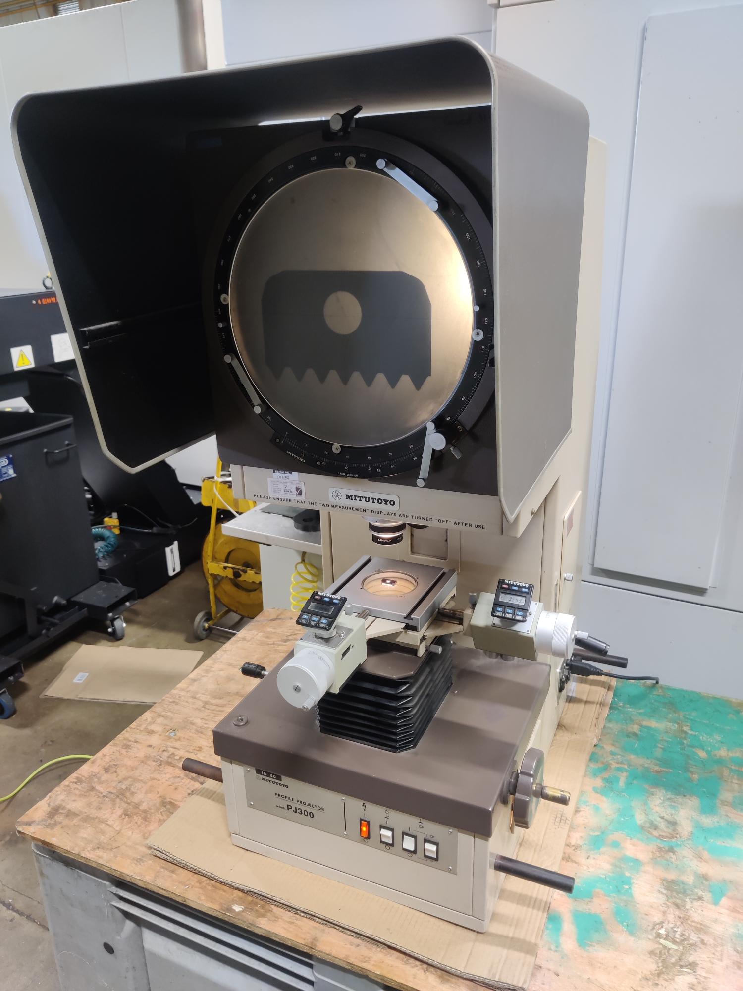 Inspection Equipment/Used Mitutoyo PJ300 Projector (4754)