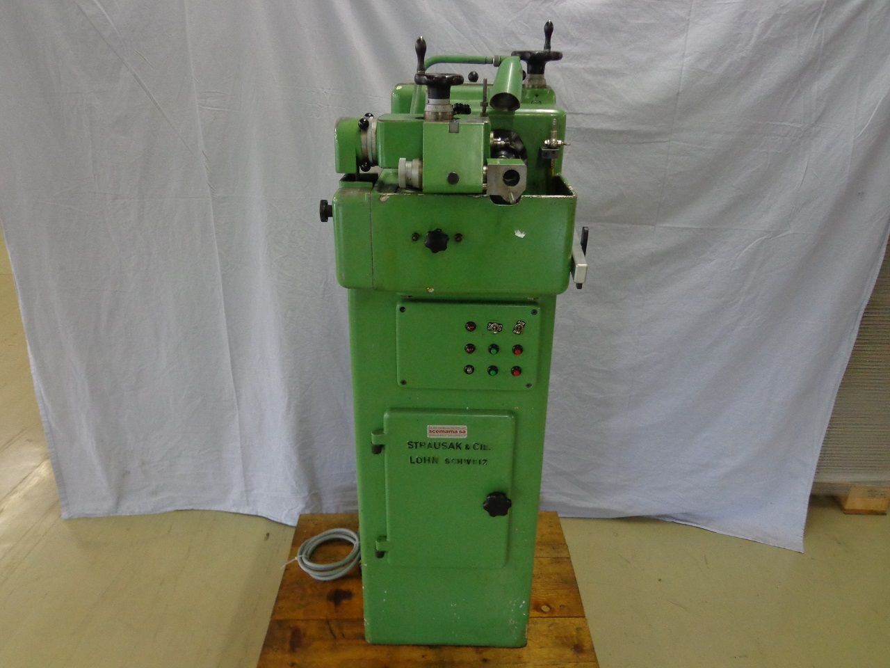 Tool & Cutter Grinders/TOOL AND CUTTER GRINDER STRAUSAK 124