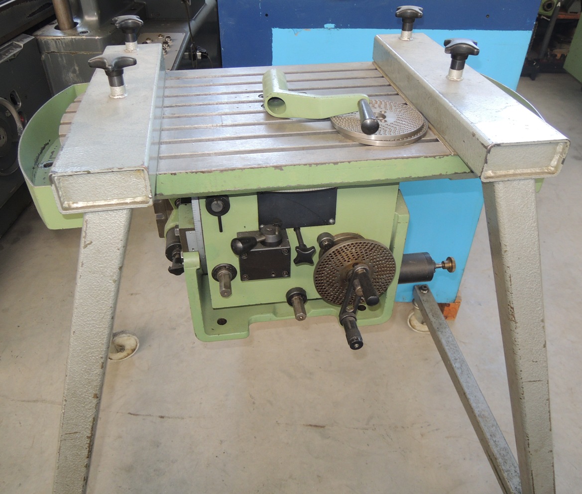 Universal Milling/MIKRON(CH) Uni-Tisch 04.21